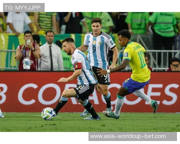 足球评论员不幸去世引发球迷哀悼与怀念他对足球的热爱与贡献